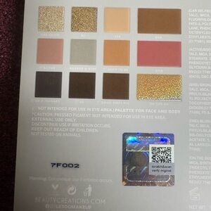 Neutral & Shimmer Face Palette -eye lashes